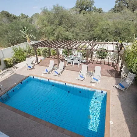 The Ultimate 5 Star Holiday In With Private Pool And Close To The Beach 1383 *