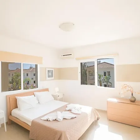 The Ultimate 5 Star Holiday In With Private Pool And Close To The Beach 1383 *